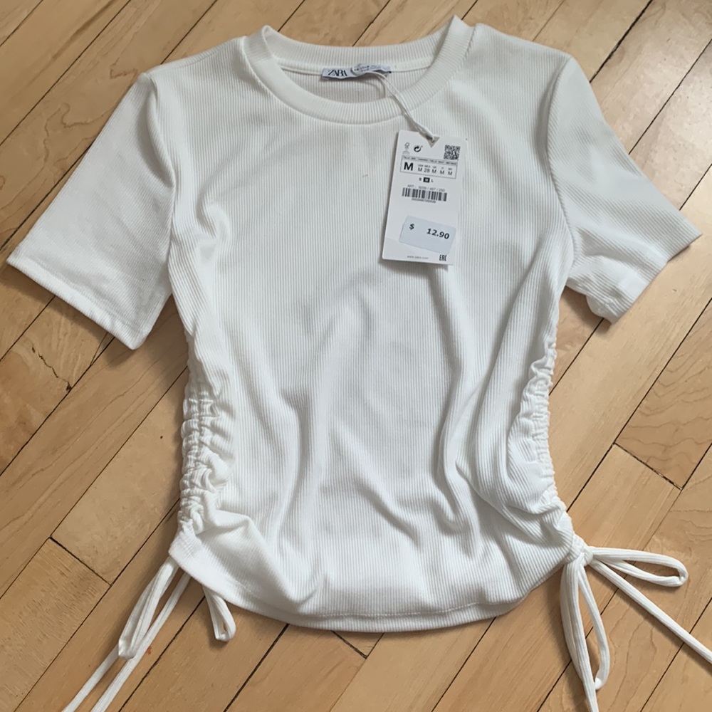 NWT cropped ribbed Zara tee with cinched sides
